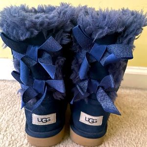 Like new maybe worn once. Navy UGG Bailey Makes a great gift for The Holidays.